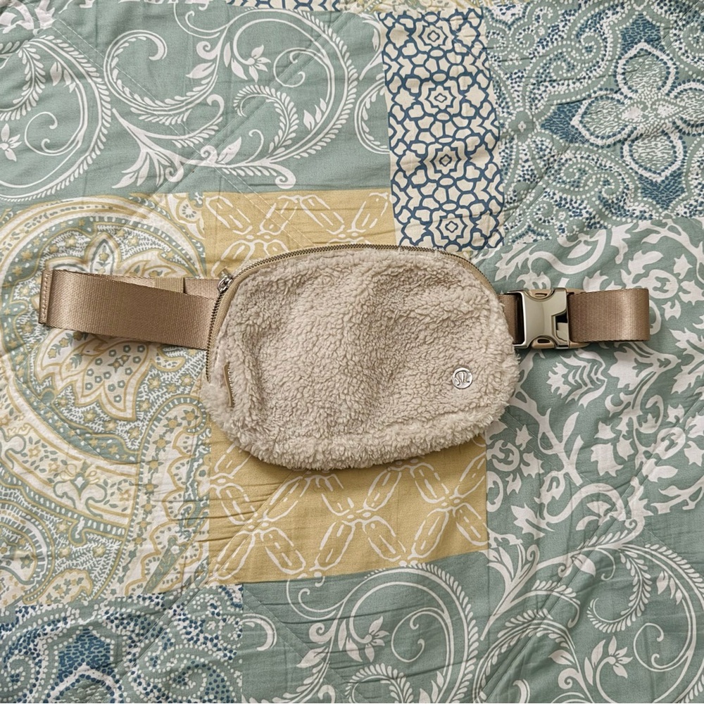 Lululemon belt bag